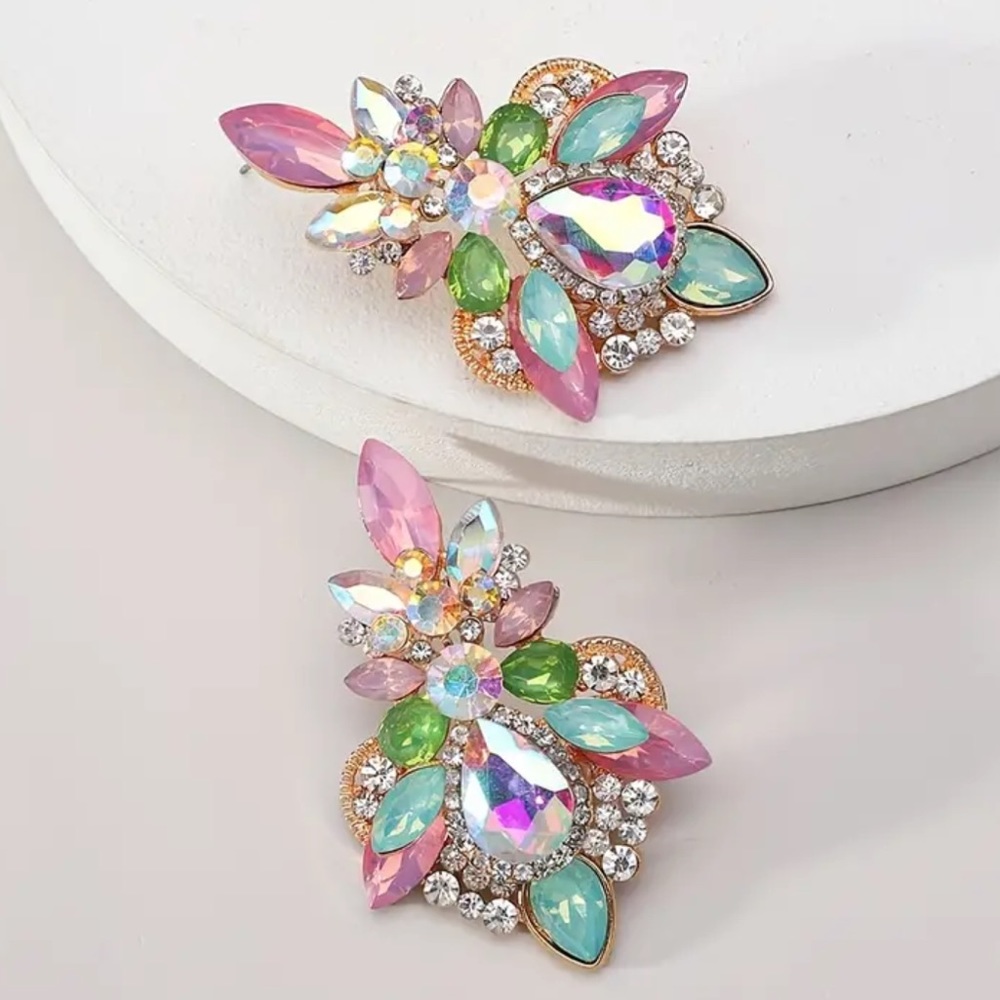 -🌸Iridescent Light Pastel Colored GoldTone Crystal Drop Post back Earrings